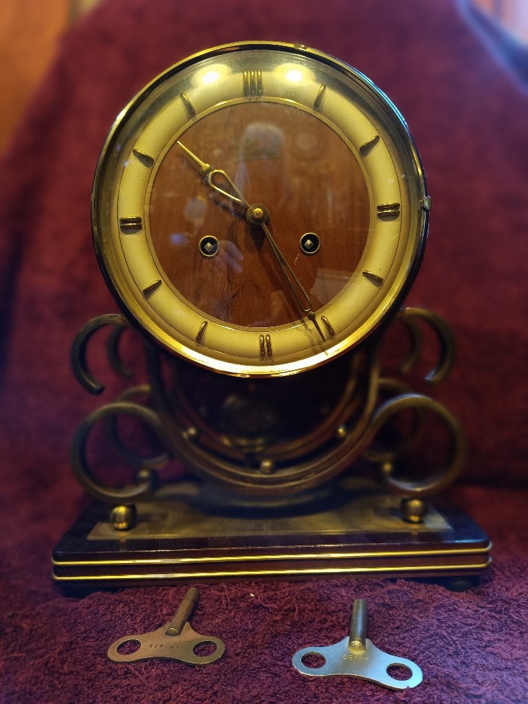 Elegante houten tafelklok met messing te koop., Enlèvement