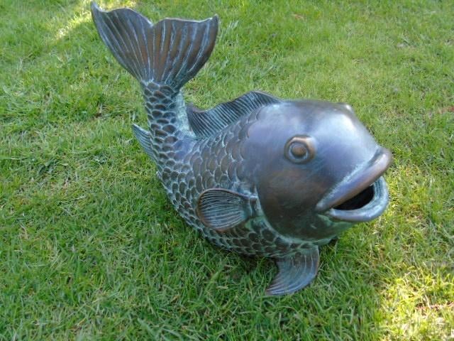 poisson en bronze , jet d eau horizontale .., Jardin & Terrasse, Pièces d'eau & Fontaines, Neuf, Fontaine, Autres matériaux, Enlèvement ou Envoi