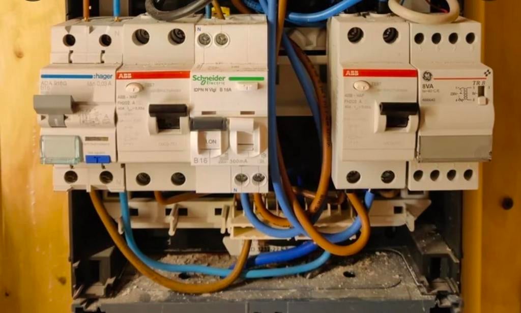 Ik zoek aardlekautomaten en schakelaars, Doe-het-zelf en Bouw, Elektriciteit en Kabels, Ophalen