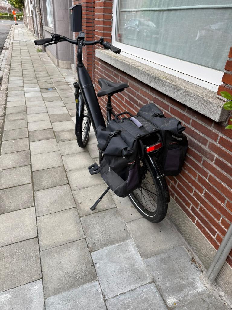 TREK District+ 4 Lowstep TREK BLACK SATIN M 2025 545wh, Fietsen en Brommers, Zo goed als nieuw, 51 tot 55 cm, 50 km per accu of meer