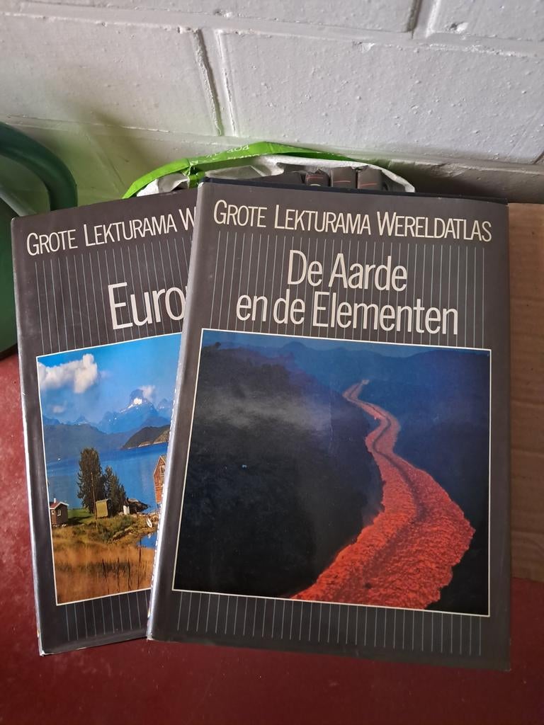 Wereldatlas, Boeken, Ophalen