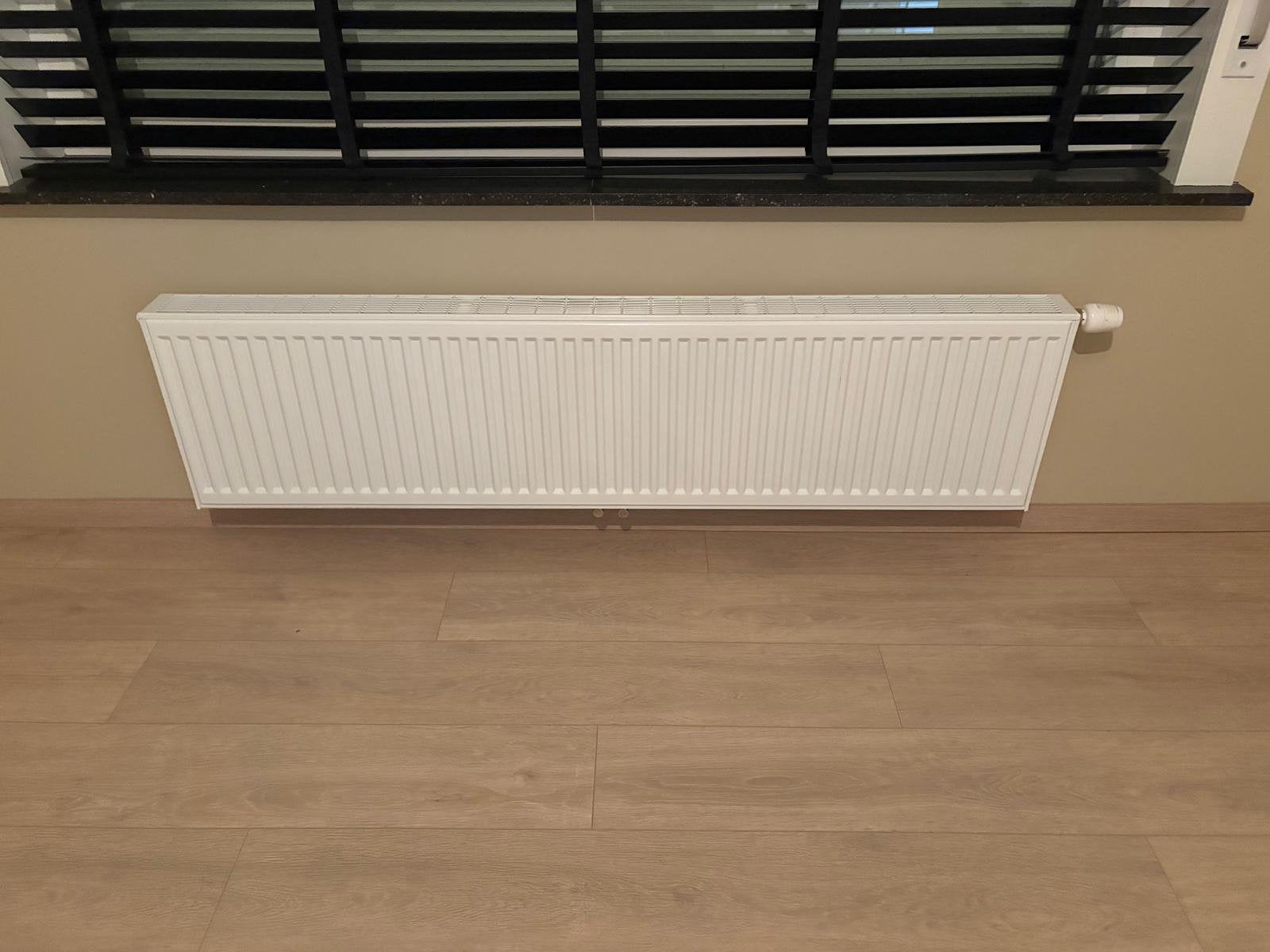2 nieuwe radiatoren 160breedte - 40 hoogte, Doe-het-zelf en Bouw, Verwarming en Radiatoren, Ophalen, Zo goed als nieuw