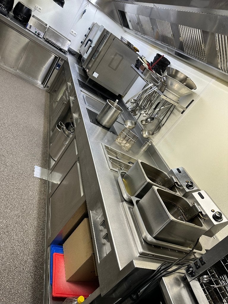 Complete inox horeca-keukenlijn + dampkap – 5,27 m, Zakelijke goederen, Ophalen, Gebruikt, Fornuis, Frituur en Grillen