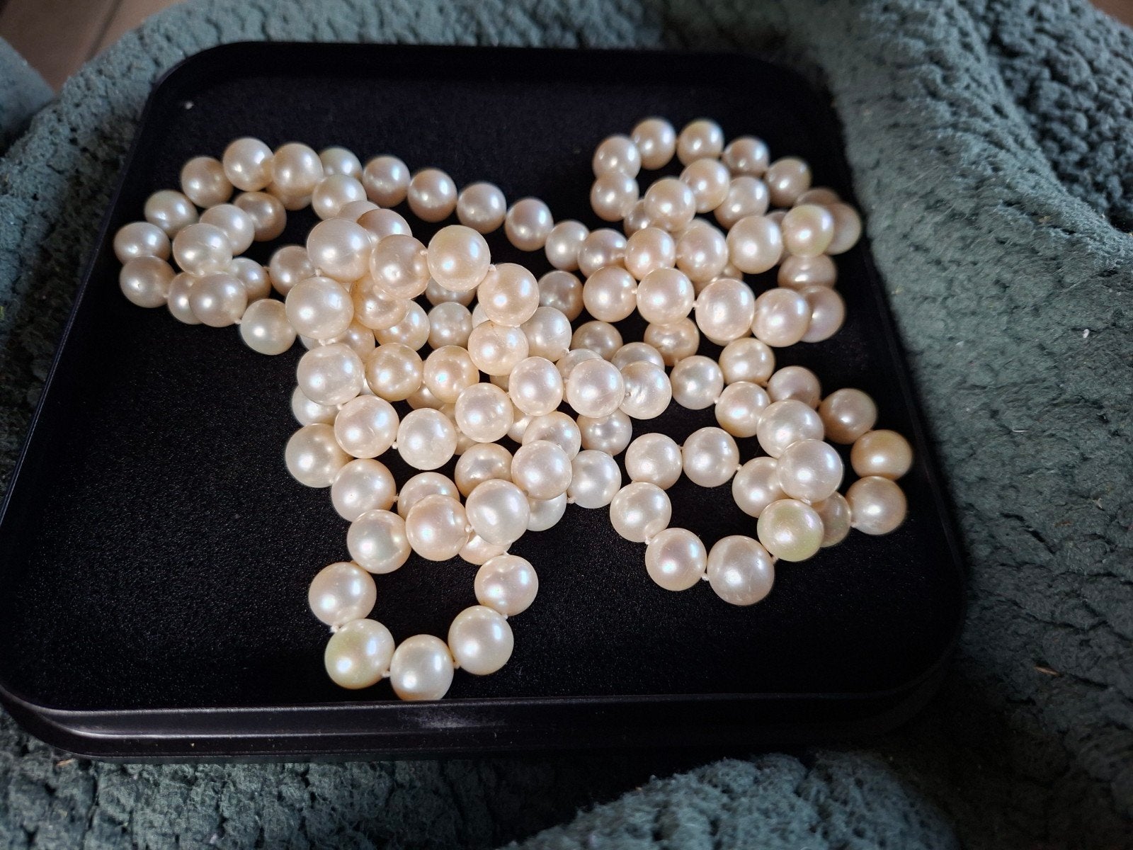Collier en nacre 146 cm sans serrure, Bijoux, Sacs & Beauté, Enlèvement