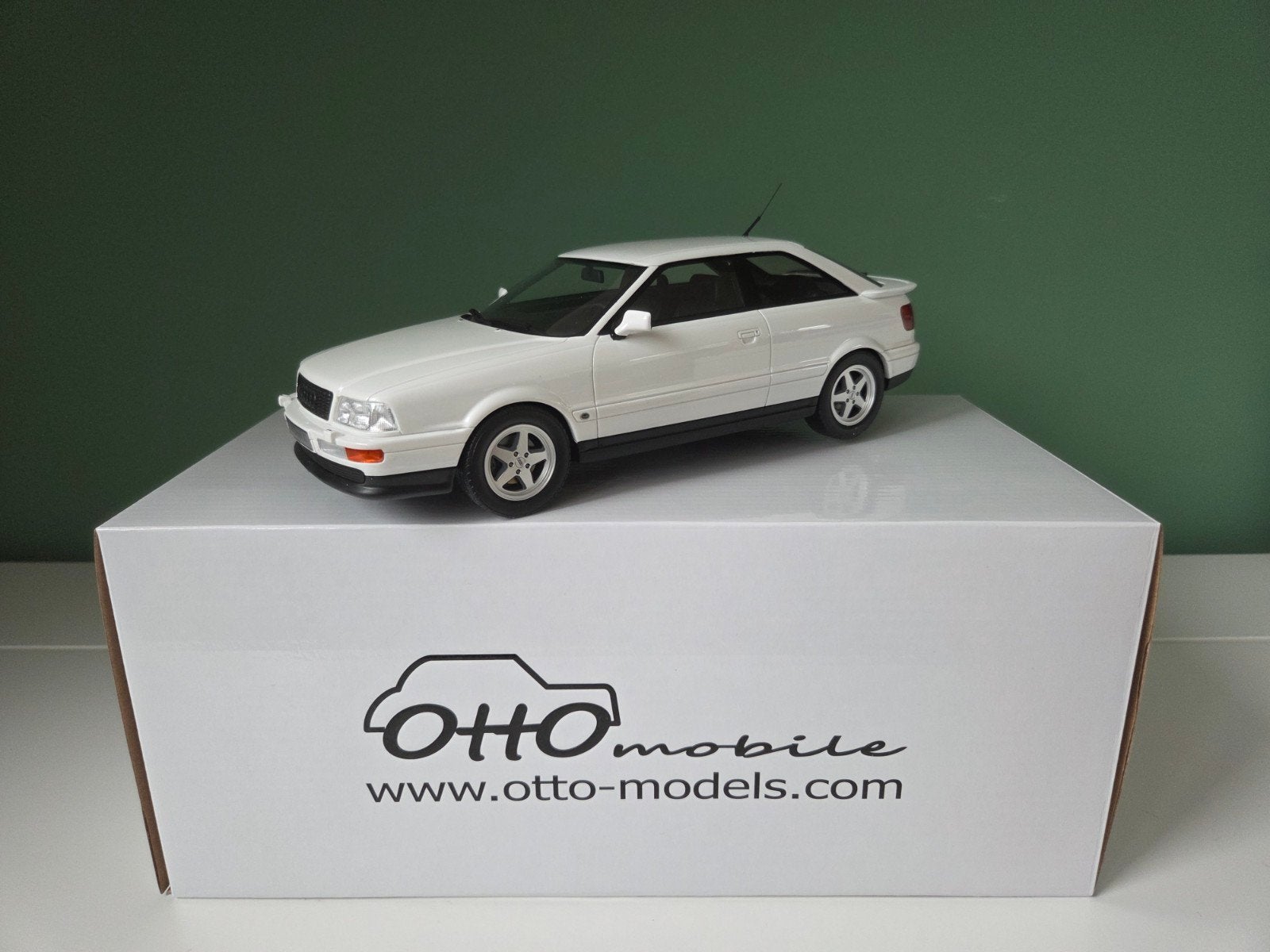 Otto Mobile 1:18 Audi S2 Pearl White 1991 (OT288), Hobby en Vrije tijd, Ophalen of Verzenden, Nieuw, Auto, OttOMobile