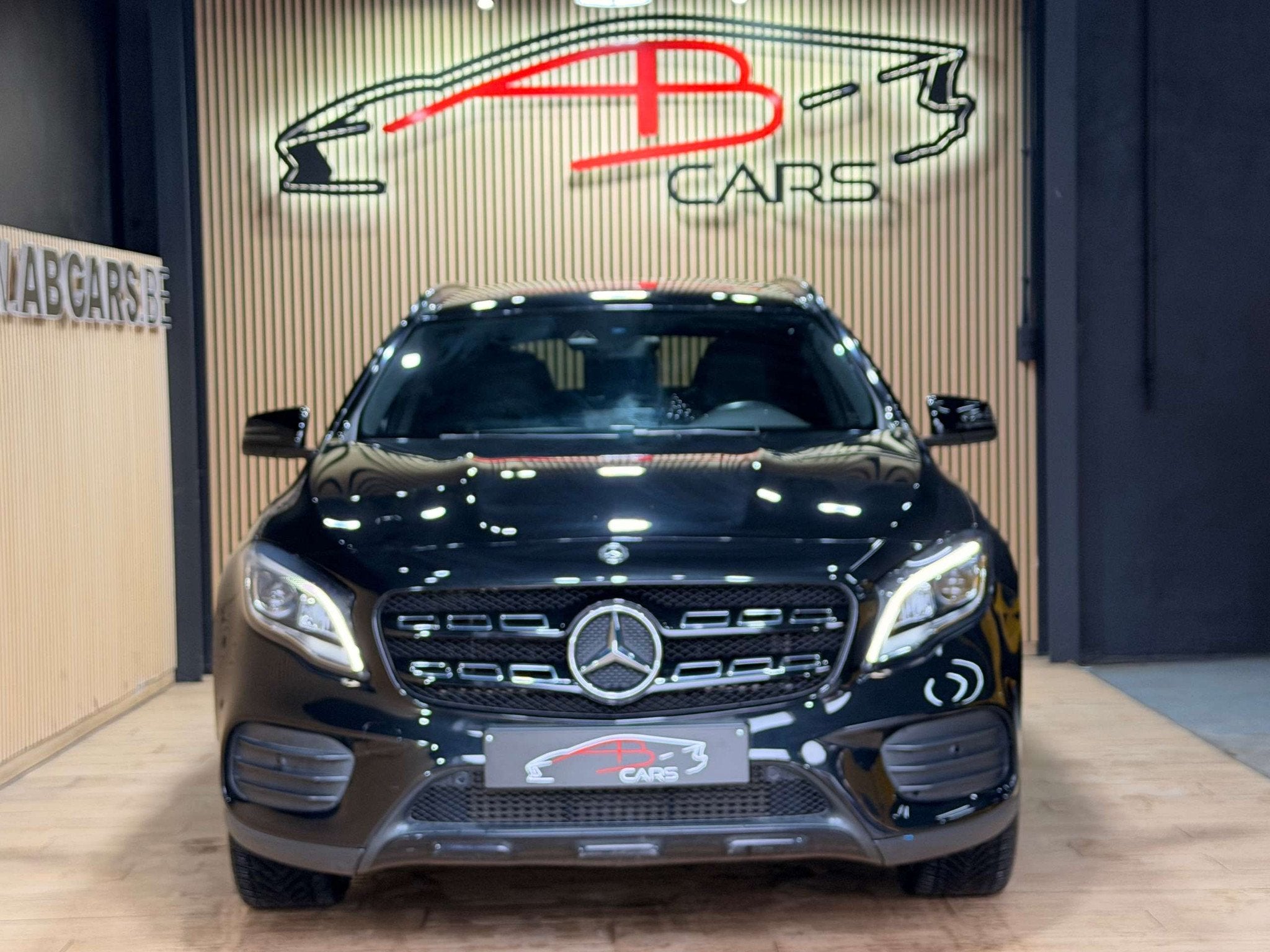 Mercedes-Benz GLA 180 * PACK AMG * 1ER PROP * GARANTIE 12 MO, Autos, Mercedes-Benz, Cuir, Achat, https://public.car-pass.be/vhr/58c738d7-33e2-4af3-a3db-1d87721357b9