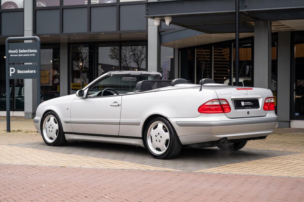 Mercedes-Benz CLK-Klasse CLK 320 Cabriolet Elegance, Auto's, Automaat, Zwart, Cabriolet, Bedrijf