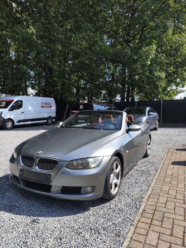 BMW 325i e93 3.0 6MT cruise / zetelverwarming / leder, 4 zetels, Achterwielaandrijving, 161 g/km, Cabriolet