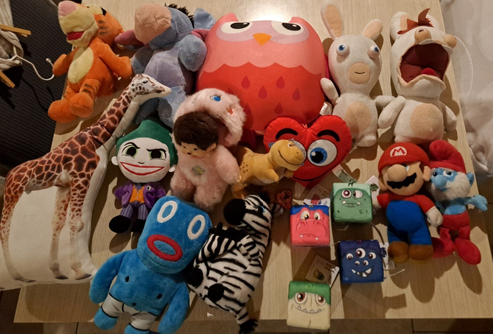 Lot de 18 peluches et 1 figurine., Enlèvement