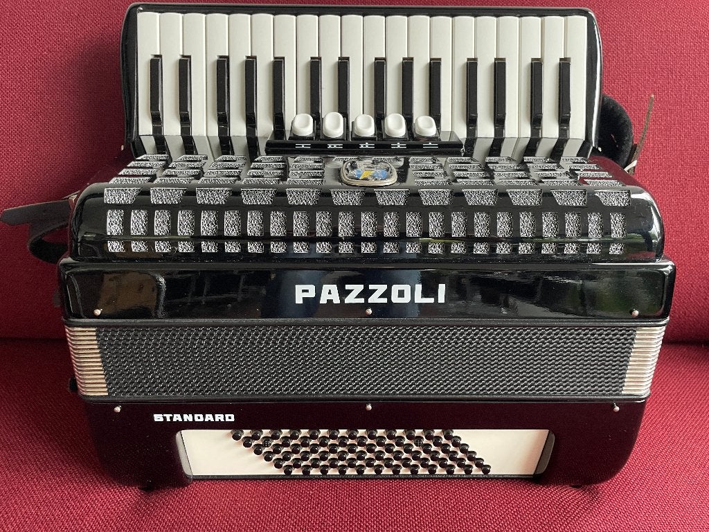 Lichte en compacte Pazzoli accordeon 72 bas . Mooi ., 72-bas, Met koffer, Zo goed als nieuw, Weltmeister