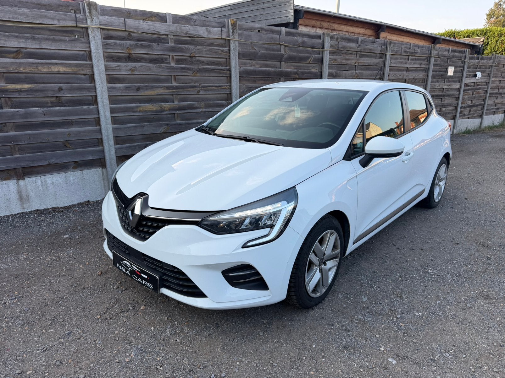 Renault Clio 1.0 benzine 2021, Auto's, Stof, https://public.car-pass.be/vhr/a6d3d8f2-b1ea-4fd8-b2cd-167eac66e64f, Wit, Bedrijf