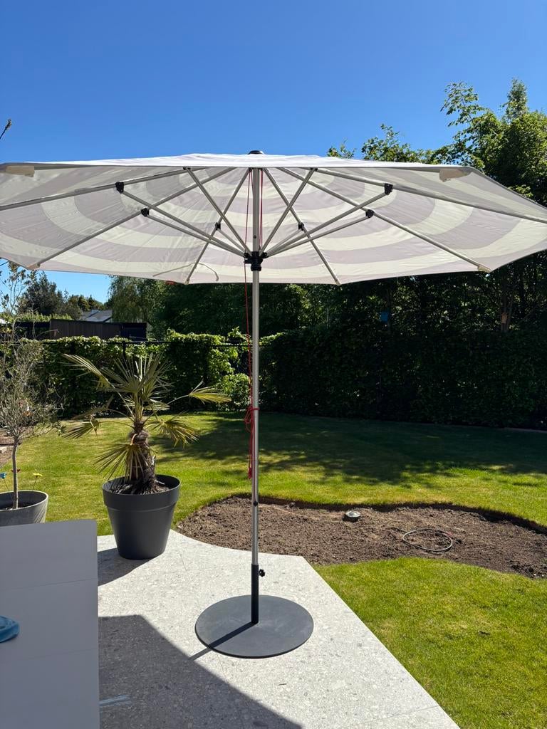 Parasol met voet fatboy 350, Ophalen, Gebruikt, 3 tot 4 meter, Stokparasol