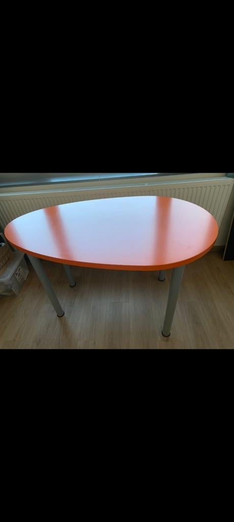 Bureau - eivormig tafeltje, Ophalen