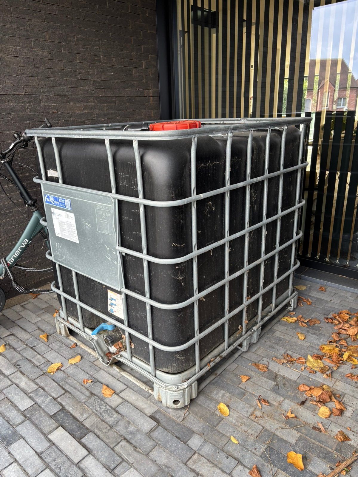 Zwarte ibc container, Ophalen, Zo goed als nieuw