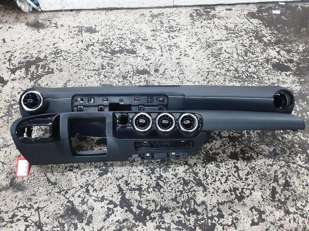DASHBOARD Mercedes-Benz A Limousine (177.1), Gebruikt, Mercedes-Benz, Mevr. I. Hauben, Rue de l'Espoir 34 34
4030  GRIVEGNÉE, BE
