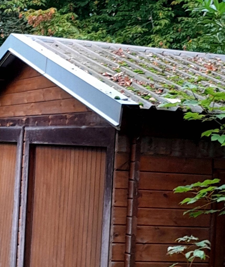 Garage duo en bois massif, Utilisé, 500 cm ou plus, Bois, 1 fenêtre