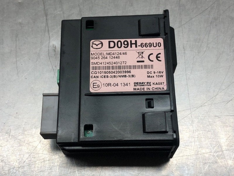 AUX/USB POORT Mazda CX-3 (DJ / DK) (|D09H669U0|), Hitdorfer Straße 73
51371  Leverkusen, DE, Gebruikt, Mazda, Info@mazda.de