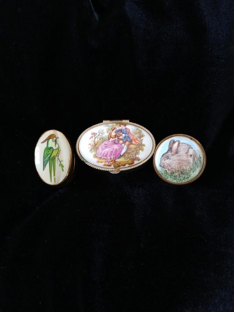 Antieke pillen houders, Ophalen