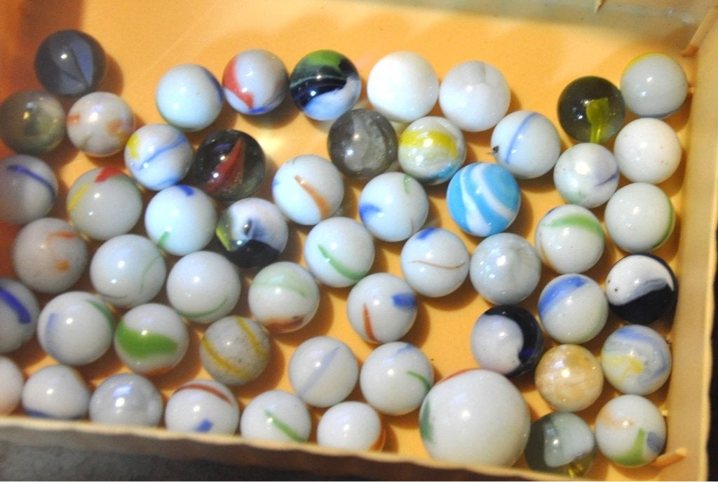 lot de 57 billes de verre divers tres colorées, Collections, Enlèvement ou Envoi, Utilisé