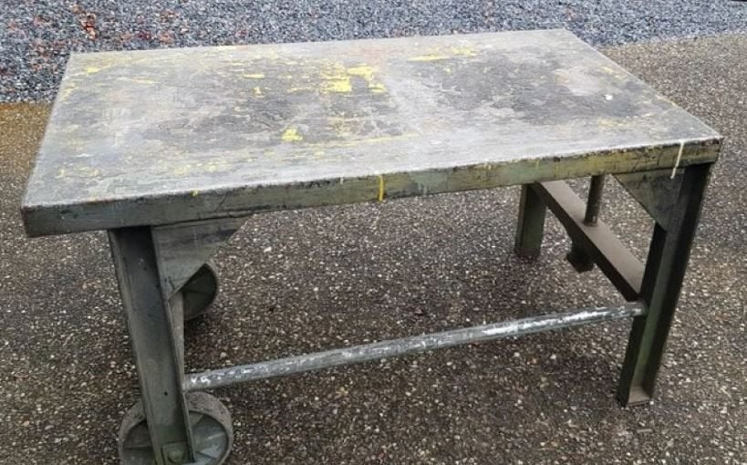 Etabli pivotant en fer ancien et lourd, Enlèvement