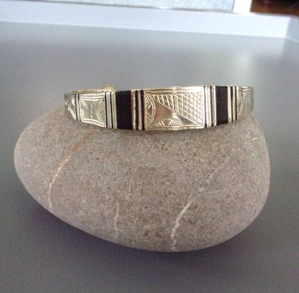 Toeareg zilveren armband met ebbenhouten inleg, Ophalen of Verzenden, Zo goed als nieuw, Zilver, Zilver