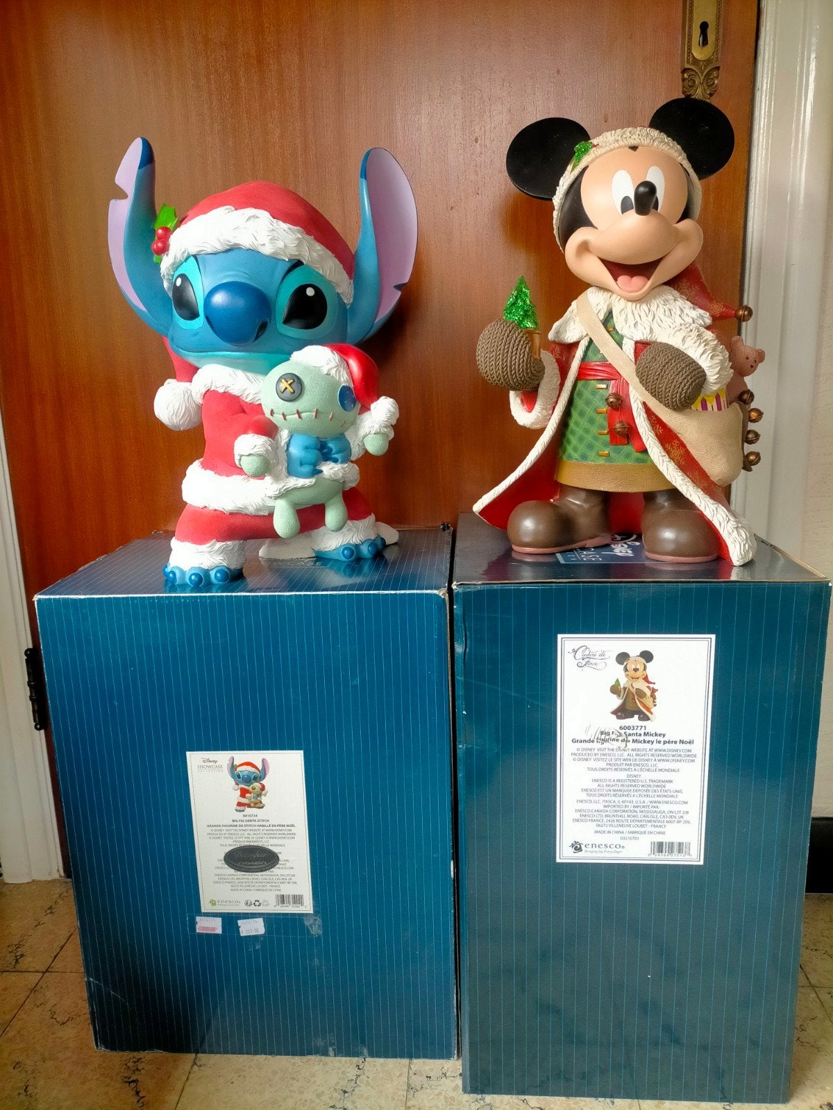 Disney Showcase Santa Stitch en
Mickey, Collections, Enlèvement, Comme neuf, Statue ou Figurine