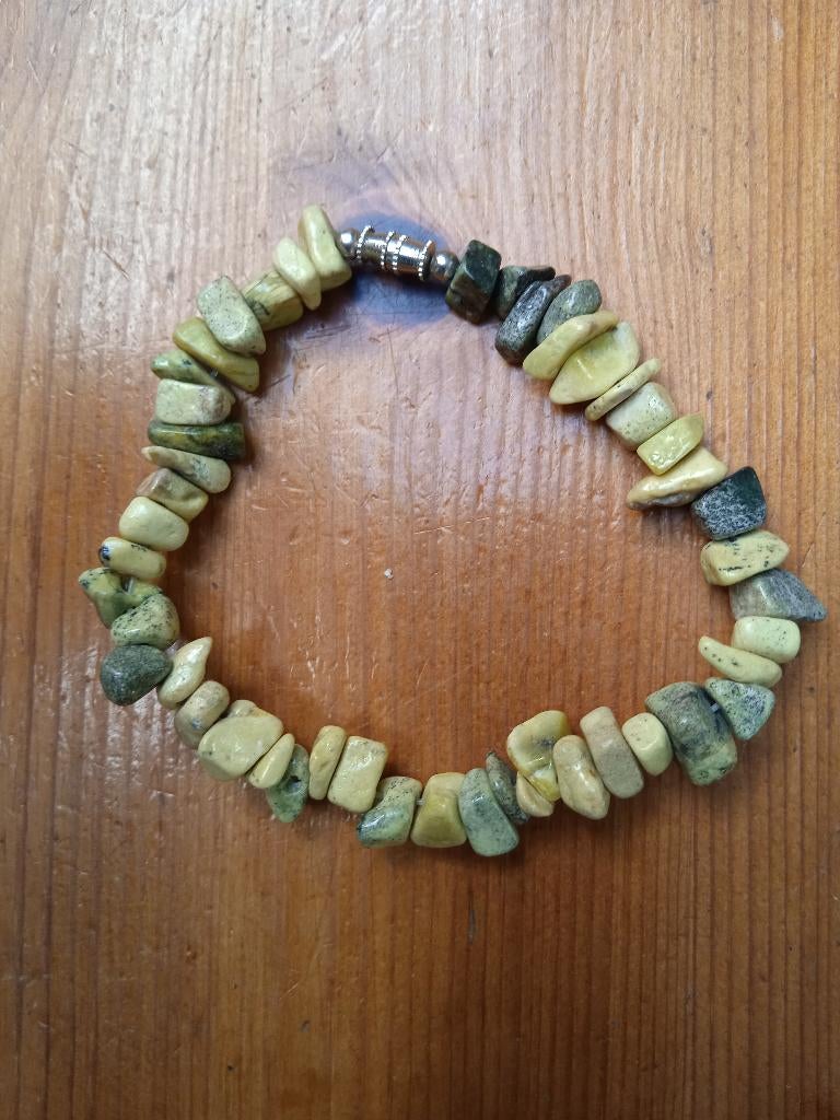 Lot de bijoux (3 bracelets / 5 paires de boucles d'oreilles), Bijoux, Sacs & Beauté, Boucles d'oreilles, Enlèvement, Utilisé, Autres couleurs