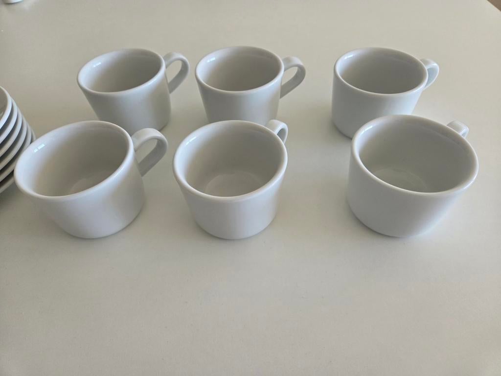 Tasses à café blanches avec soucoupes - lot de 6, Uni, Enlèvement ou Envoi, Comme neuf, Porcelaine
