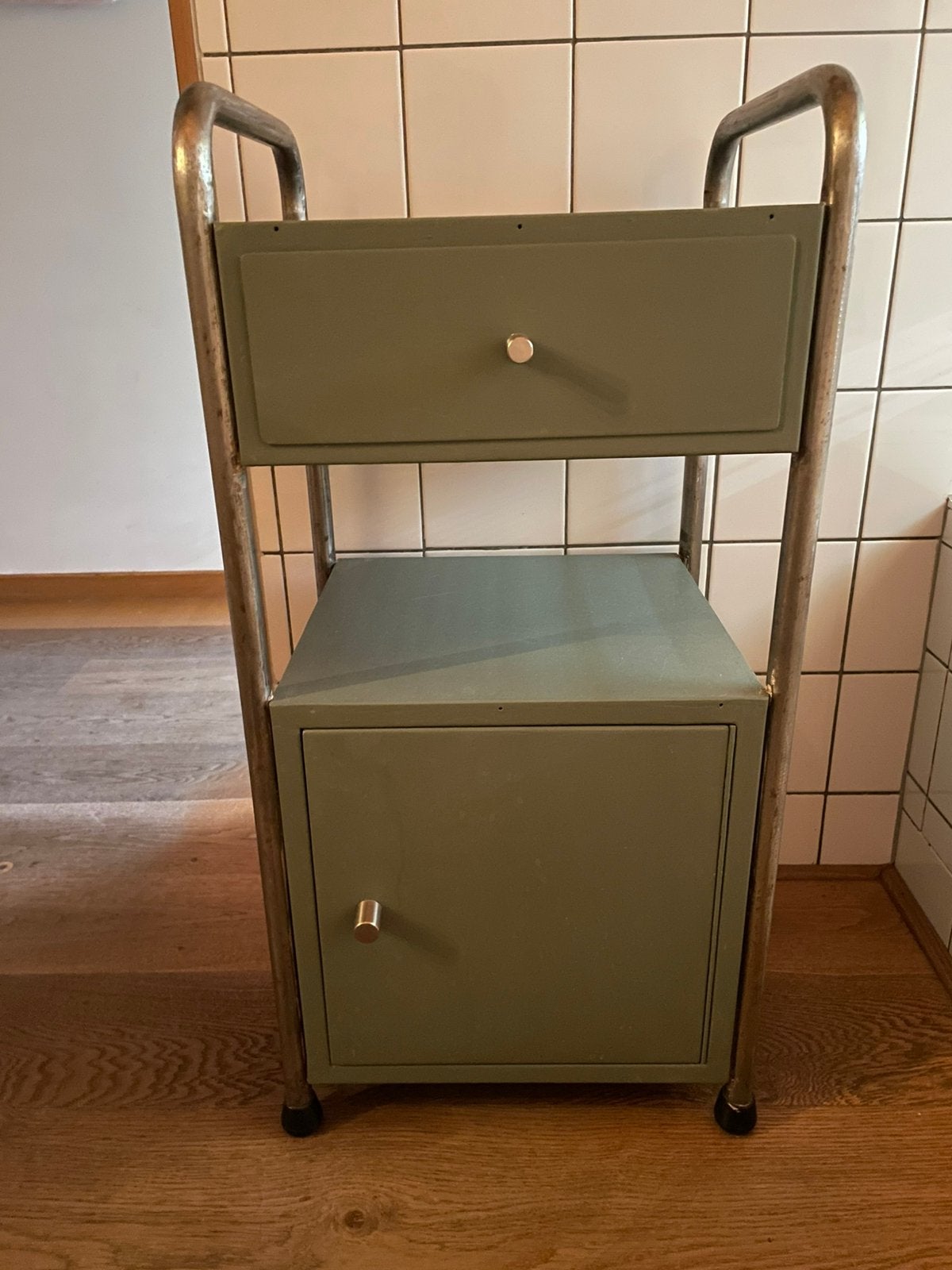 Retro nachtkastje, Huis en Inrichting, Slaapkamer | Nachtkastjes, Ophalen, Zo goed als nieuw