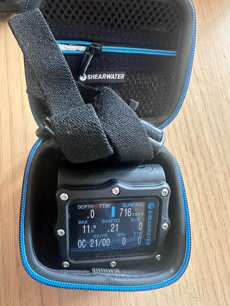 Duikcomputer shearwater perdix, Watersport en Boten, Duiken, Ophalen of Verzenden, Zo goed als nieuw, Duikcomputer