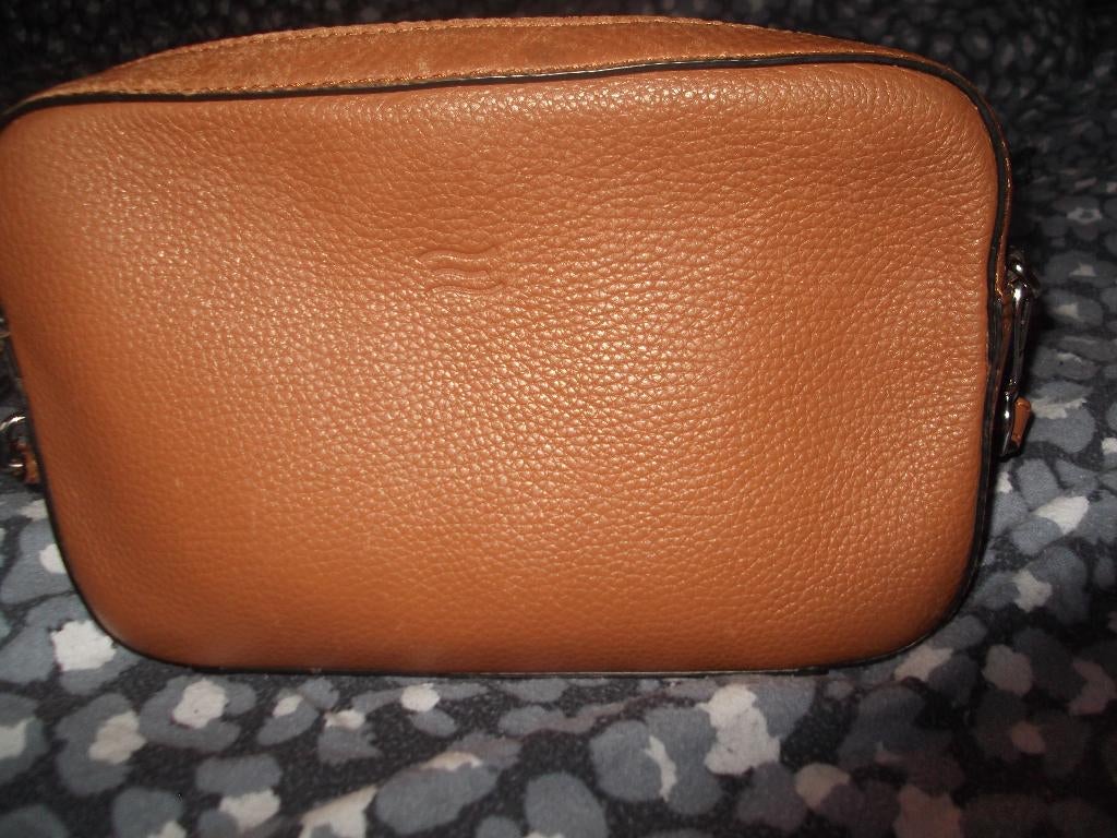 handtas crossbody zo goed als nieuw , lengte 25 cm , H 16 cm, Handtassen en Accessoires, Ophalen