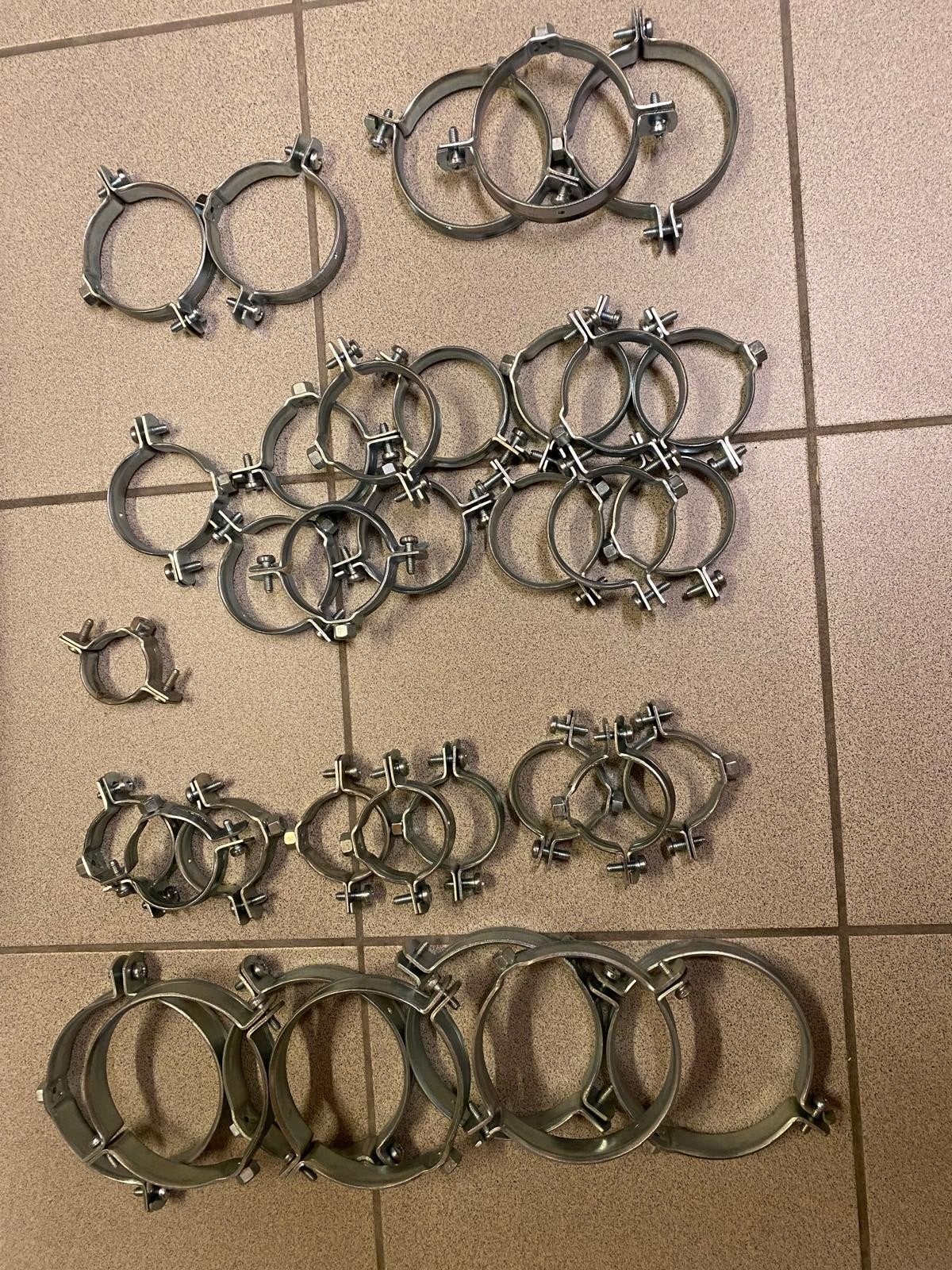 Setje beugels voor kunststof leidingen., Bricolage & Construction, Enlèvement, Comme neuf, Aluminium, Autres types