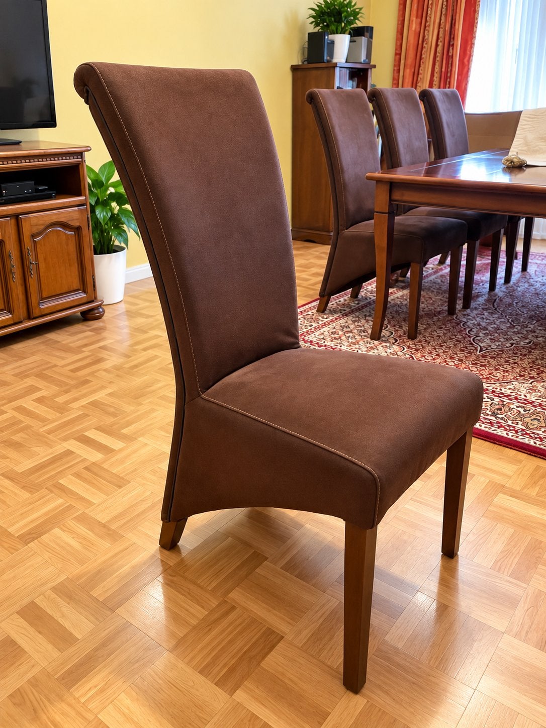 Ensemble de 8 chaises de salle à manger – Marron, Contemporain / moderne, avec une touche élégante et classique, Comme neuf, Brun