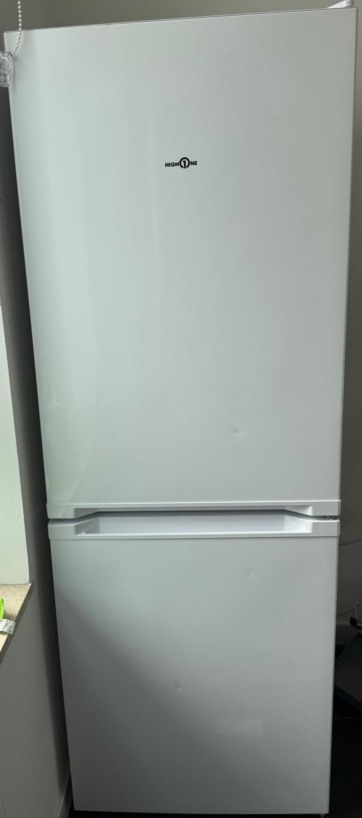 Réfrigérateur combiné HIGH ONE, Electroménager, Réfrigérateurs & Frigos, Utilisé, 200 litres ou plus, 45 à 60 cm, Avec congélateur séparé