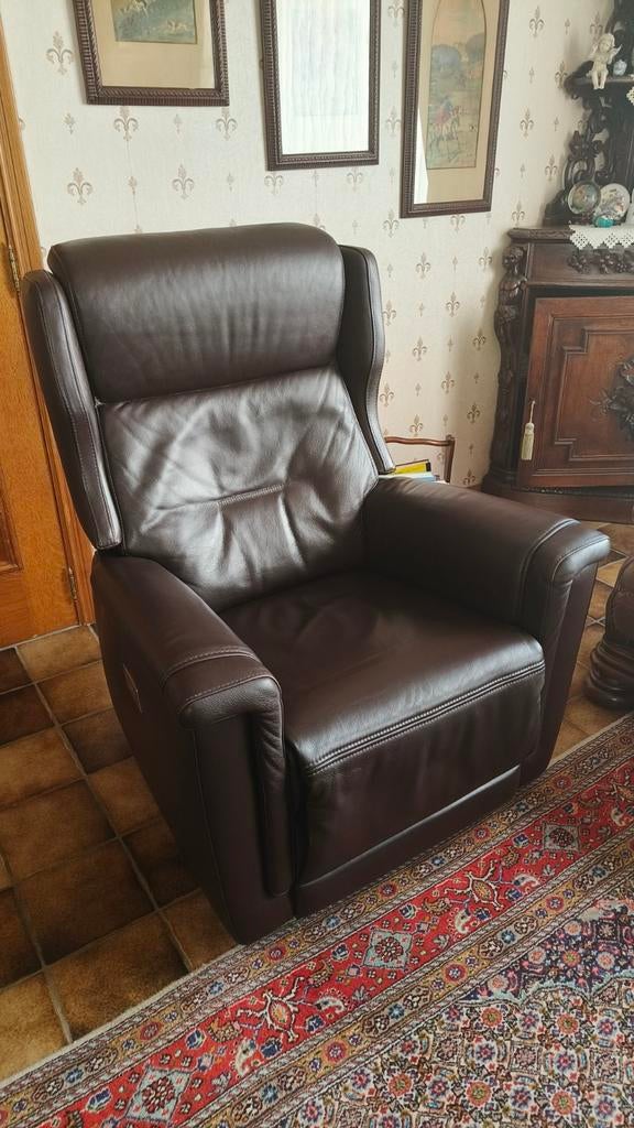 Lederen elektrische verstelbare relaxfauteuil (prima staat), Ophalen, 100 tot 125 cm, Leer, Zo goed als nieuw