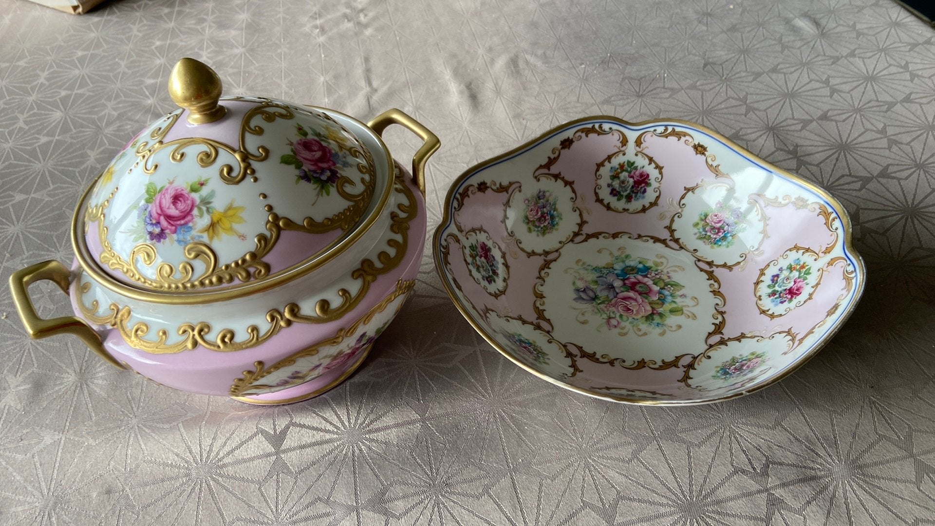 Limoges porseleinen soeppan + saladeschaal handgeschilderd, Ophalen of Verzenden