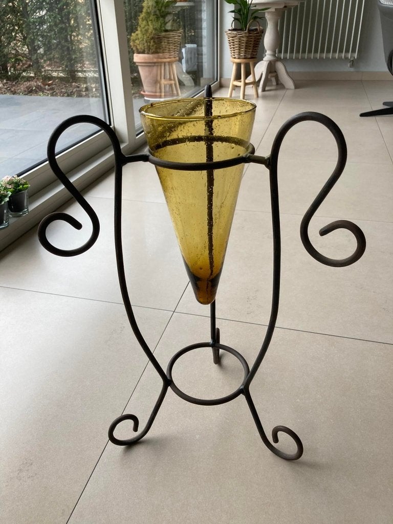 mooie vaas in ijzeren staander, Enlèvement, Comme neuf, Verre, 50 à 75 cm