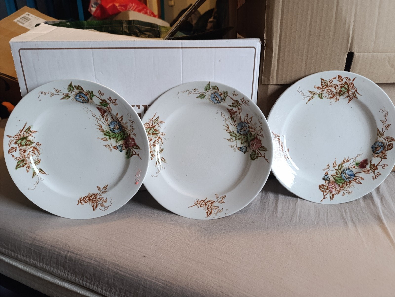 a vendre 3 assiette, Enlèvement