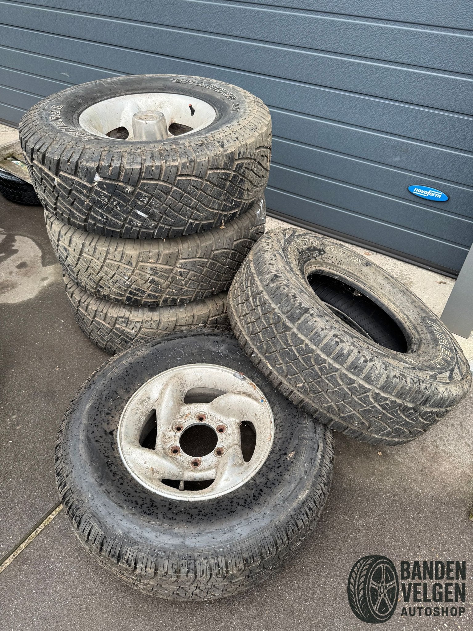 4 x 4 Banden 31-10.5-15 General en Pirelli 265-70-15 Kumho, Gebruikt, -, -, Banden en Velgen