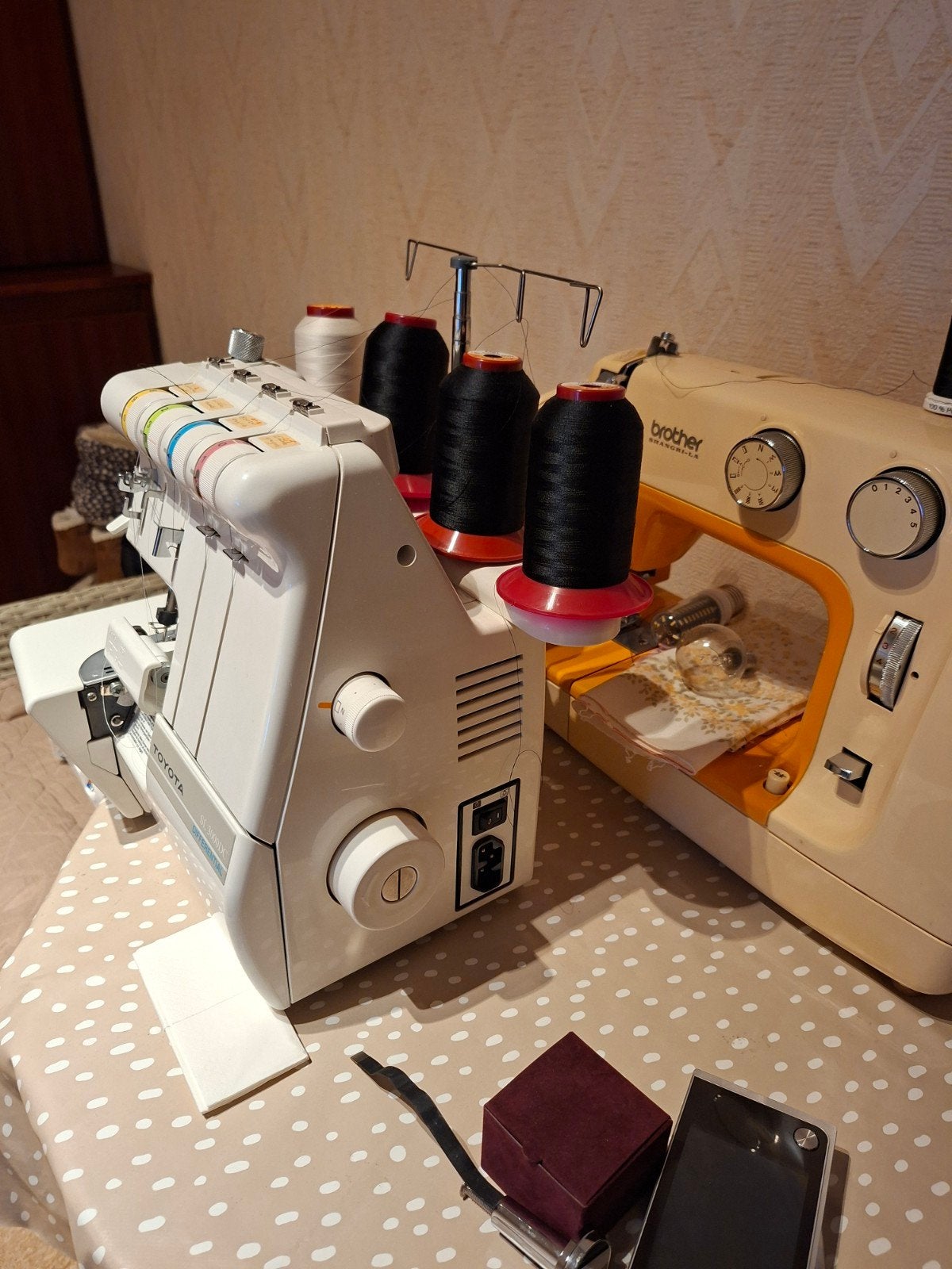 overlockmachine, Hobby en Vrije tijd, Ophalen, Zo goed als nieuw