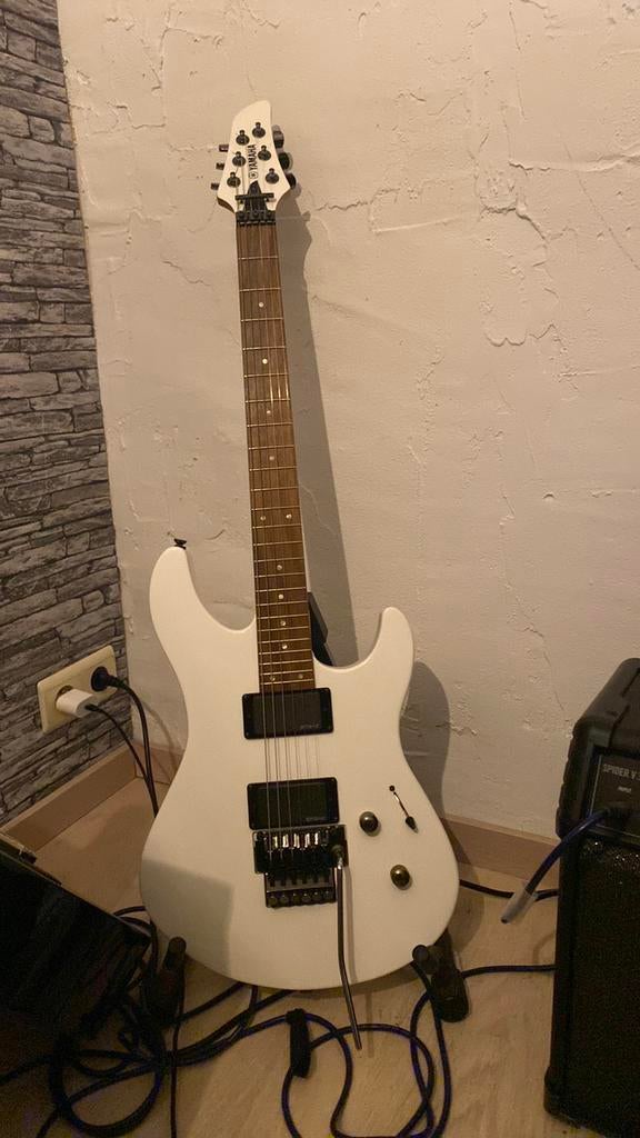 Yamaha Gitaar te koop, Muziek en Instrumenten, Snaarinstrumenten | Gitaren | Bas, Ophalen, Zo goed als nieuw