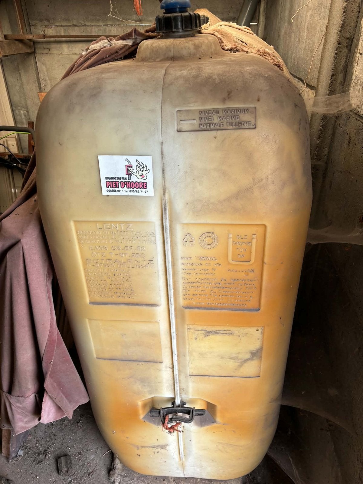 Plastic mazouttank van 2000 liter incl. 200 liter mazout, Doe-het-zelf en Bouw, Ophalen, Gebruikt