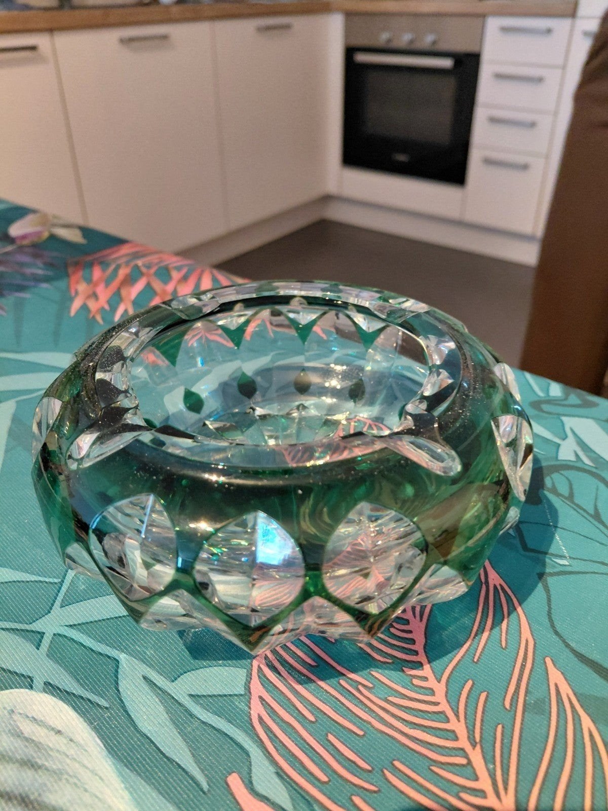 cendrier cristal, Enlèvement