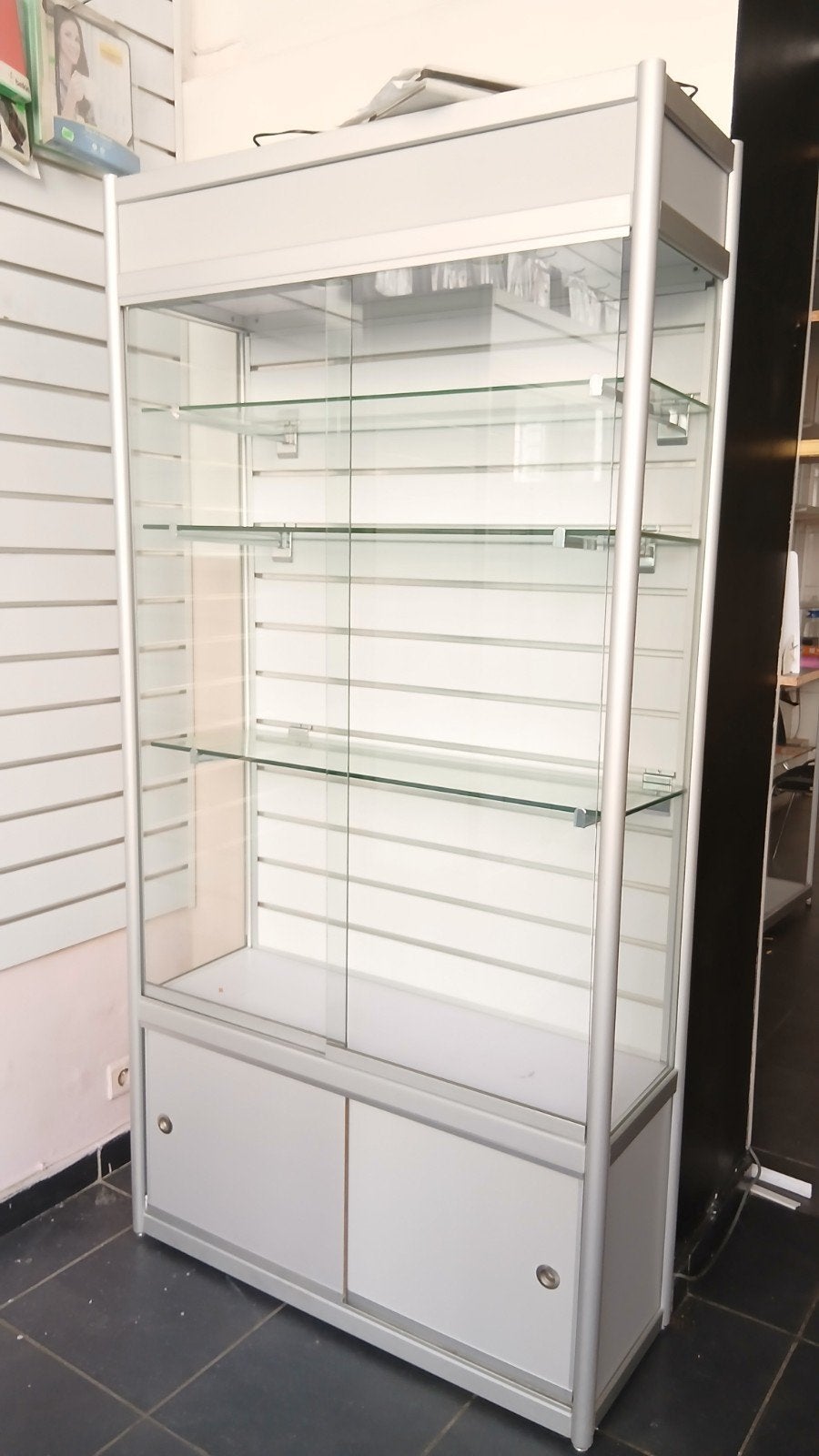 Vitrine professionnelle portes coulissantes, Enlèvement