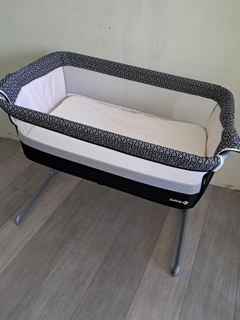 Co-sleeper safety 1st + matras en hoeslaken, Enfants & Bébés, Enlèvement