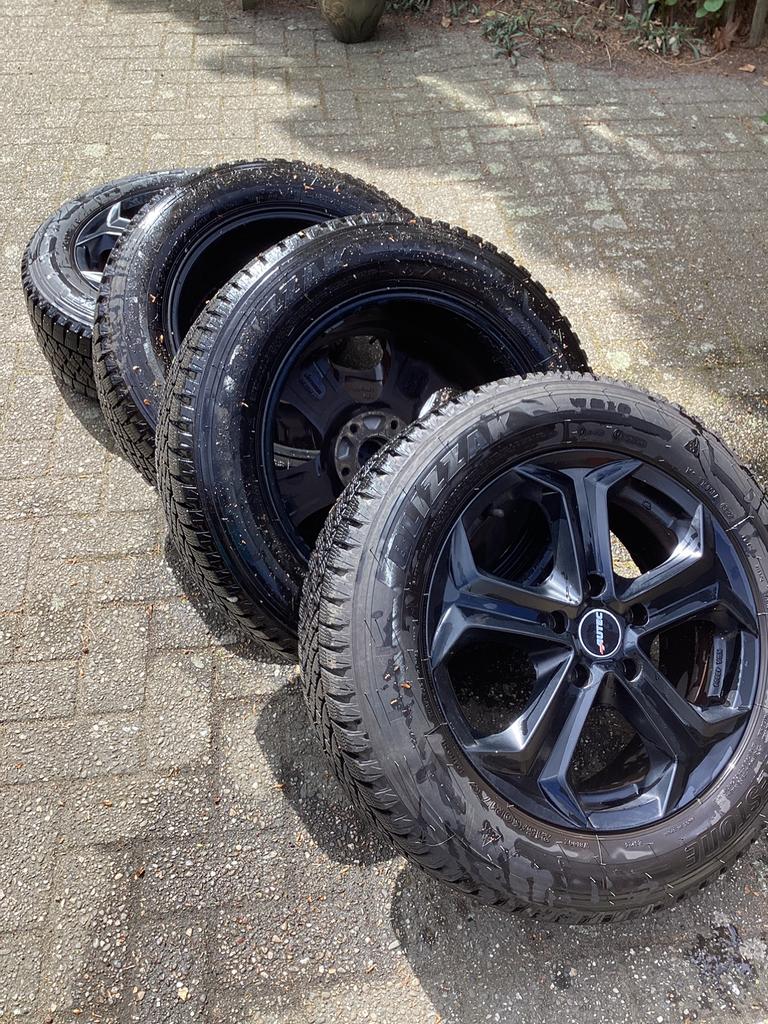 4 pneus d'hiver Volkswagen T6 noirs comme NEUFS, Autos : Pièces & Accessoires, Pneus & Jantes, Pneus et Jantes, Véhicule utilitaire