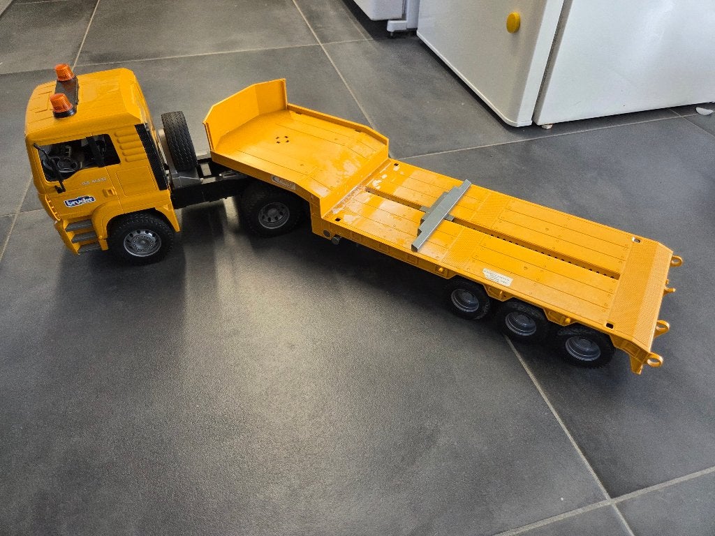 Bruder trekker + dieplader, Ophalen, Gebruikt