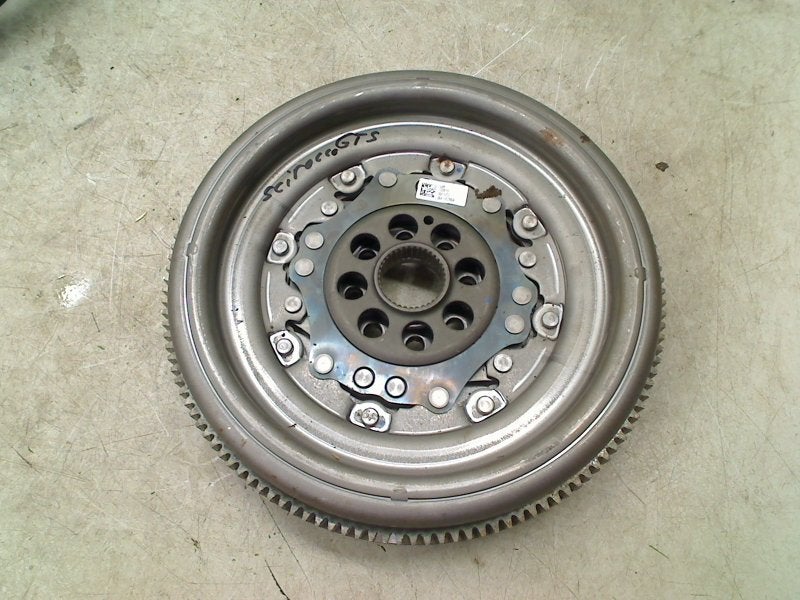 VLIEGWIEL DUBBELE MASSA Scirocco (137 / 13AD) (06K105266A), Auto-onderdelen, Motor en Toebehoren, Volkswagen, Gebruikt
