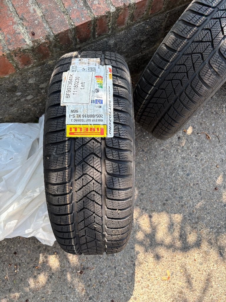 4 pneus hiver neufs Pirelli 205/60 R16 96H XL avec jantes, Auto-onderdelen, Banden en Velgen, Ophalen, Overige, Overige, Nieuw