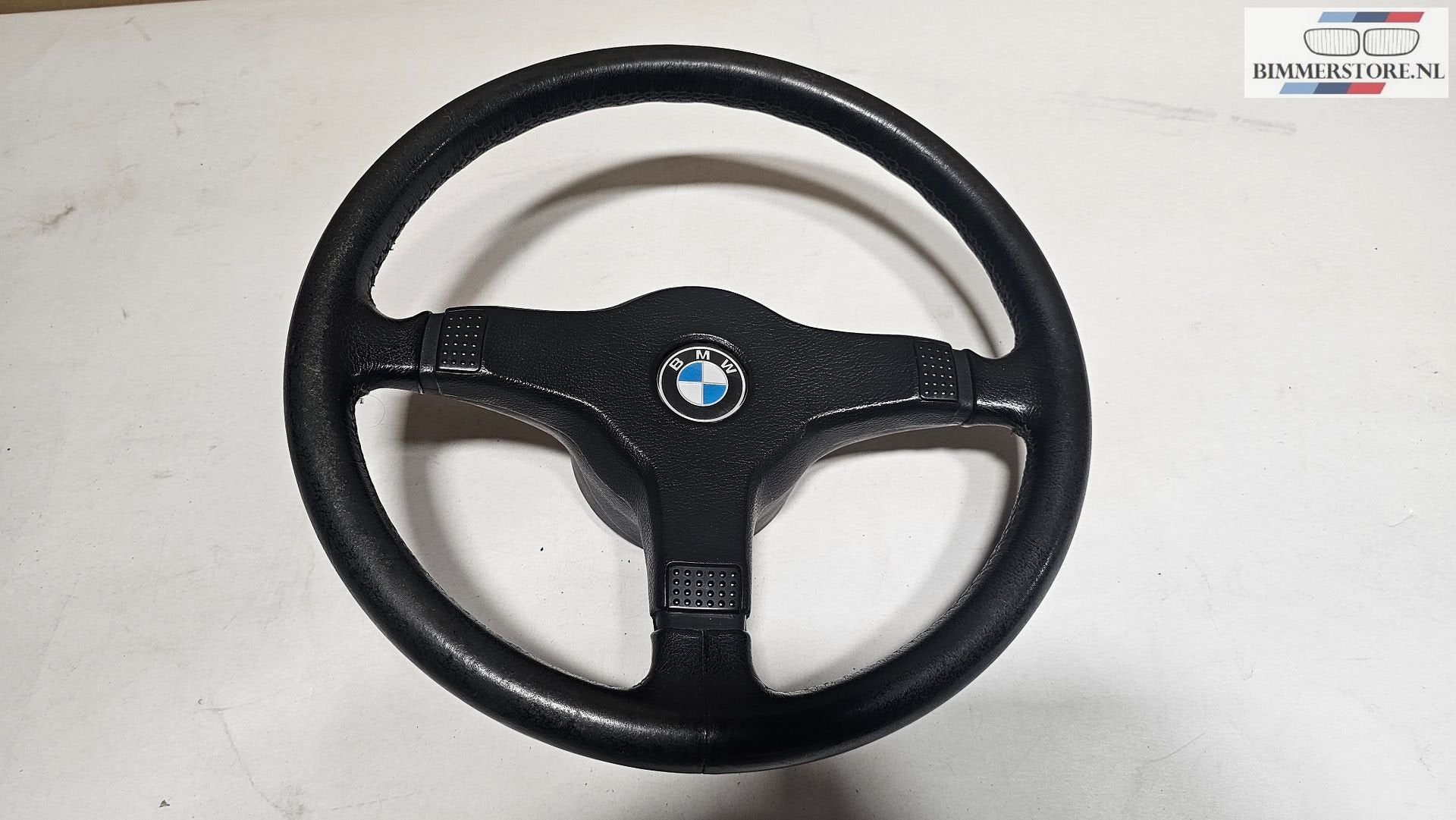 Volant sport M en cuir  BMW M3  série E36 M3 32342228230, Autos : Pièces & Accessoires, Commande, -, Origine de la pièce connue